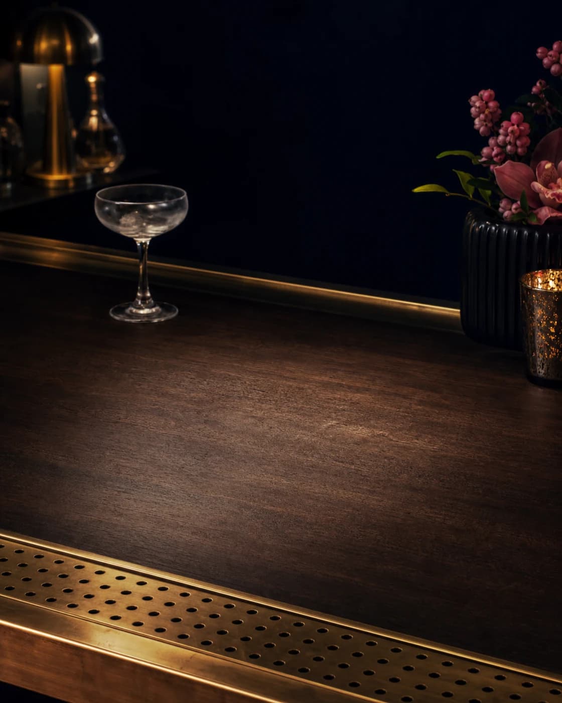 Shake bright and cold stage with sealed cocktail shaker