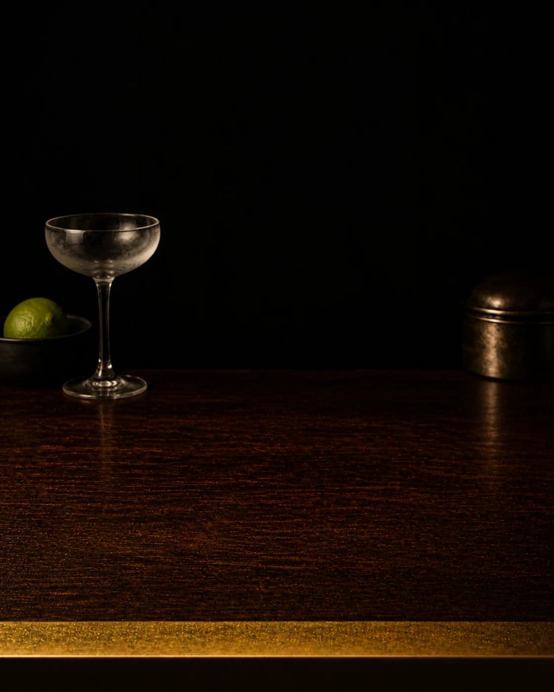 Shake cold stage with sealed cocktail shaker