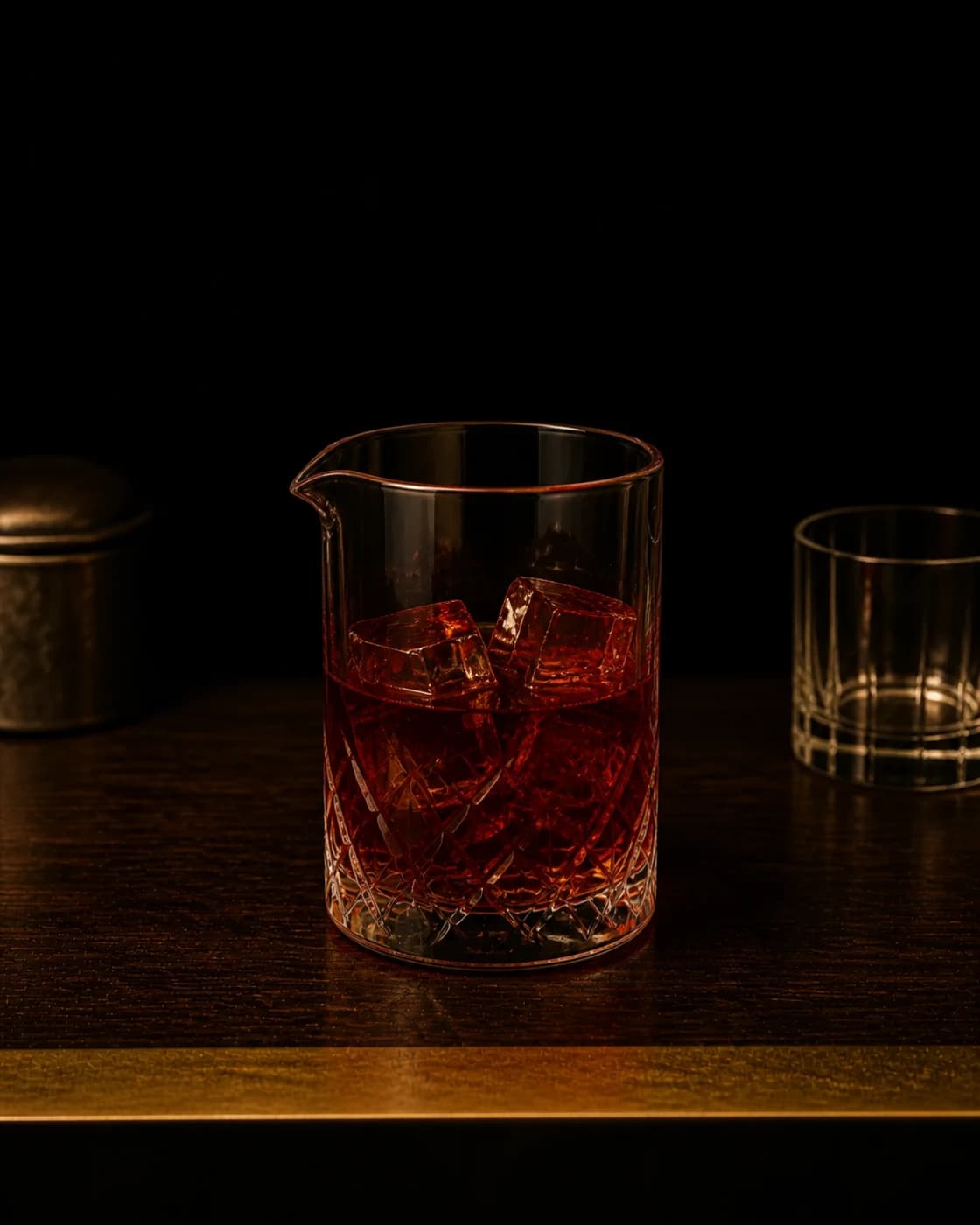Stir silky cold stage with metal bar spoon